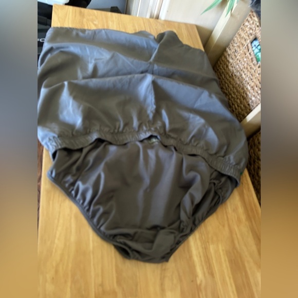 Womens Gray athletic running shorts XXL lined, in like new condition Reebok 0058 - Picture 3 of 4